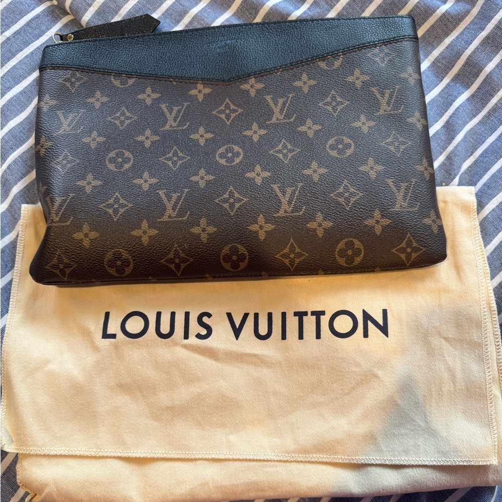 Louis Vuitton Daily Pouch